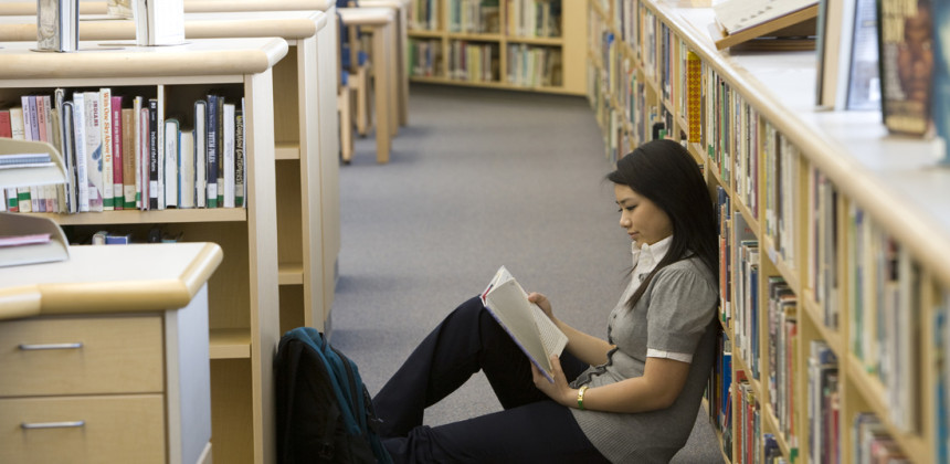 Student studying in the libary