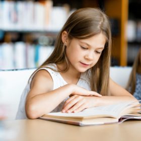 Why Students Struggle With Reading (& What To Do If Your Child Is Falling Behind)