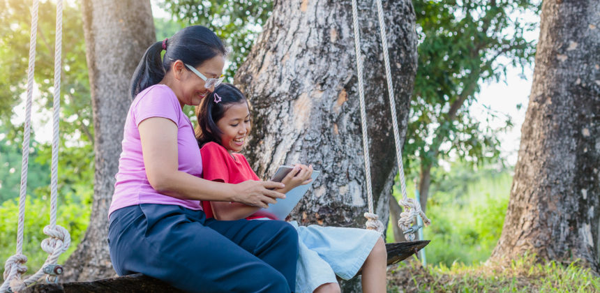 summer reading to child